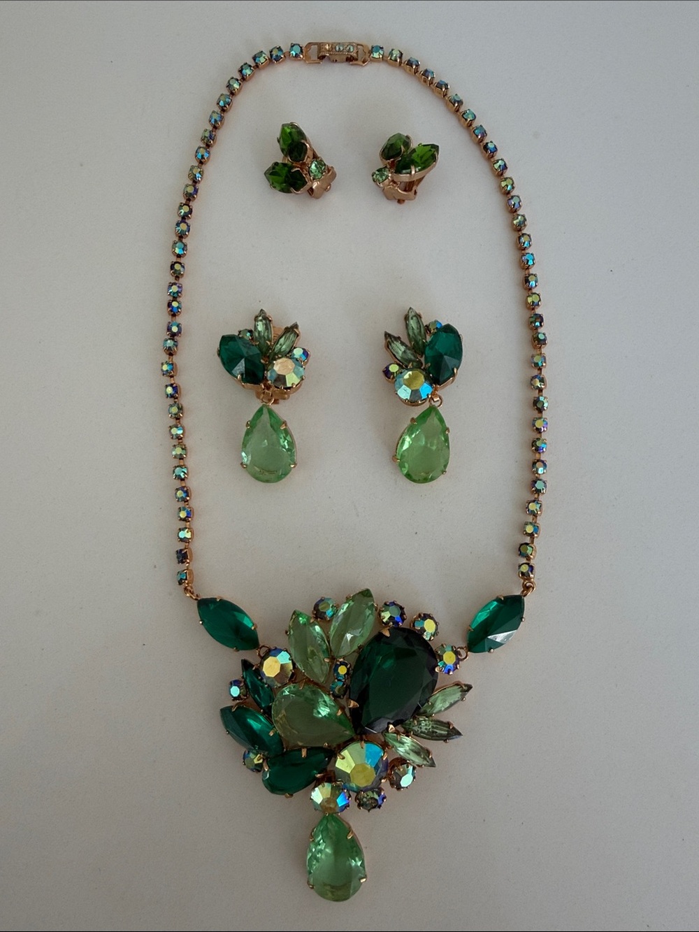 VINTAGE Set 60's Unsigned Green AB Choker Pendant Necklace & Earrings READ Flaw